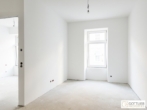 Bild - Erstbezug in U-Bahn-Nähe! Liebevoll generalsanierte 2-Zimmer-Altbau-Wohnung mit Loggia und Grünblick in Gründerzeithaus