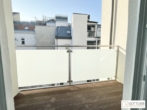 Titelbild - Erstbezug in U-Bahn-Nähe! Liebevoll generalsanierte 2-Zimmer-Altbau-Wohnung mit Loggia und Grünblick in Gründerzeithaus