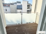 Bild - Erstbezug in U-Bahn-Nähe! Liebevoll generalsanierte 2-Zimmer-Altbau-Wohnung mit Loggia und Grünblick in Gründerzeithaus