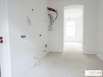 Bild - Erstbezug in U-Bahn-Nähe! Liebevoll generalsanierte 2-Zimmer-Altbau-Wohnung mit Loggia und Grünblick in Gründerzeithaus
