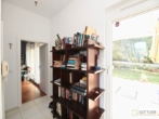 Stadtgrenze von Wien! Elegantes Einfamilienhaus mit uneinsehbarem Garten, restauriertem Weinkeller und Doppelgarage - Bild
