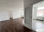Nahe U3! Klassisches Mittelzinshaus mit ca. 85% Leerstand und Baubewilligung für DG-Ausbau mit Balkonen und Dachterrasse - Bild