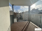 Erstbezug in U-Bahn-Nähe! Sonnige 3-Zimmer-Dachgeschoss-Wohnung mit Loggia und Balkon in Gründerzeithaus - Bild