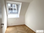 Grünruhelage nahe Belvedere! Luxuriöse 3-Zimmer-Erstbezug-Dachterrassen-Wohnung mit Outdoor-Pool in historischem Gebäude - Bild