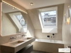 Grünruhelage nahe Belvedere! Luxuriöse 3-Zimmer-Erstbezug-Dachterrassen-Wohnung mit Outdoor-Pool in historischem Gebäude - Bild
