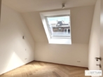 Grünruhelage nahe Belvedere! Luxuriöse 3-Zimmer-Erstbezug-Dachterrassen-Wohnung mit Outdoor-Pool in historischem Gebäude - Bild