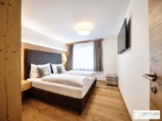 Bestlage Pinzgau mit ca. 6% Rendite! Sonniges 4-Zimmer-Apartment mit zwei Terrassen sowie Aussenpool - Bild