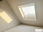 Erstbezug in U-Bahn-Nähe! Lichtdurchflutetes 4-Zimmer-Penthouse mit zwei Balkonen und Dachterrasse mit Panoramablick - Bild