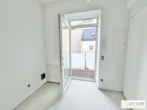 Erstbezug in U-Bahn-Nähe! Liebevoll generalsanierte 2-Zimmer-Altbau-Wohnung mit Loggia und Grünblick in Gründerzeithaus - Bild