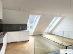 Grünruhelage nahe Belvedere! Luxuriöse 3-Zimmer-Erstbezug-Dachterrassen-Wohnung mit Outdoor-Pool in historischem Gebäude - Bild