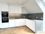 Grünruhelage nahe Belvedere! Luxuriöse 3-Zimmer-Erstbezug-Dachterrassen-Wohnung mit Outdoor-Pool in historischem Gebäude - Bild
