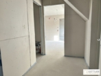 Erstbezug in U-Bahn-Nähe! Lichtdurchflutetes 4-Zimmer-Penthouse mit zwei Balkonen und Dachterrasse mit Panoramablick - Bild