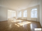 Titelbild - Unbefristet im Diplomatenviertel! Repräsentative 5-Zimmer-Stilaltbau-Wohnung mit zwei kleinen Balkonen beim Arenbergpark