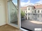 Grünruhelage nahe Belvedere! Luxuriöse 3-Zimmer-Erstbezug-Dachgeschoss-Wohnung mit zwei Balkonen in historischem Gebäude - Bild