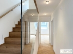 Grünruhelage nahe Belvedere! Luxuriöse 3-Zimmer-Erstbezug-Dachgeschoss-Wohnung mit zwei Balkonen in historischem Gebäude - Bild