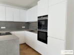 Grünruhelage nahe Belvedere! Luxuriöse 3-Zimmer-Erstbezug-Dachgeschoss-Wohnung mit zwei Balkonen in historischem Gebäude - Bild