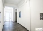 Erstbezug in U-Bahn-Nähe! Liebevoll generalsanierte 3-Zimmer-Wohnung mit Loggia und Terrasse in Gründerzeithaus - Bild