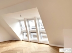 Grünruhelage nahe Belvedere! Luxuriöse 3-Zimmer-Erstbezug-Dachgeschoss-Wohnung mit zwei Balkonen in historischem Gebäude - Bild
