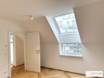 Grünruhelage nahe Belvedere! Luxuriöse 3-Zimmer-Erstbezug-Dachgeschoss-Wohnung mit zwei Balkonen in historischem Gebäude - Bild