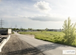 Titelbild - Nähe Flughafen und Stadtgrenze Wien! Großes Gewerbegrundstück mit LKW-Zufahrt und vielfältigen Nutzungsmöglichkeiten
